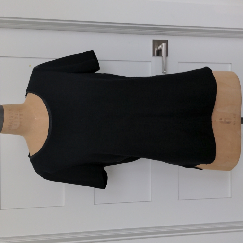Elie Tahari Black Tee Blouse - S